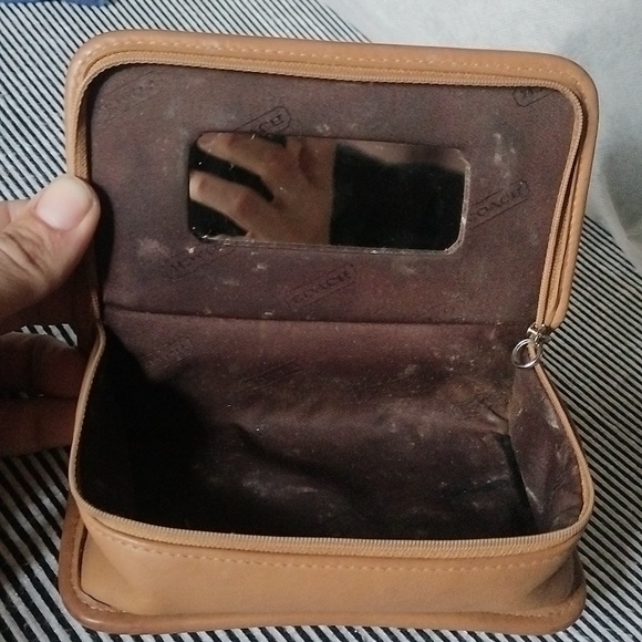 Rare Vintage Coach Brown leather makeup case. - Picture 8 of 8